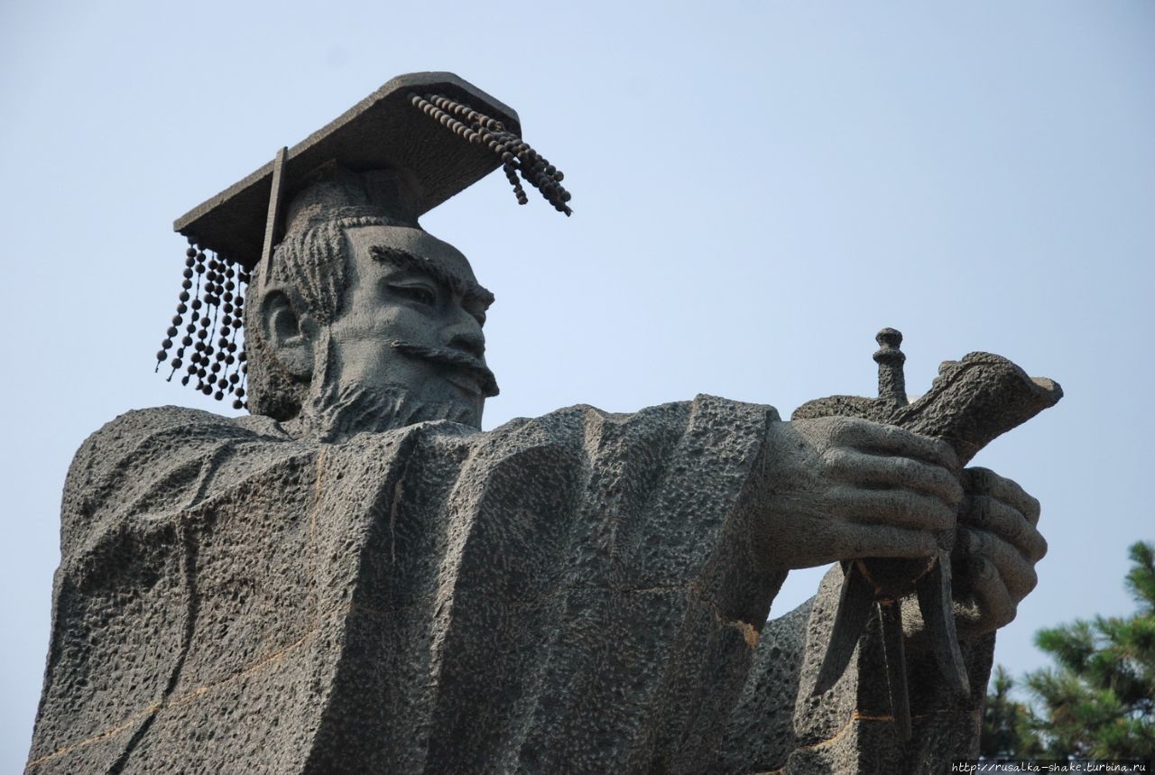 Памятник Циньшихуанц Циньхуандао, Китай