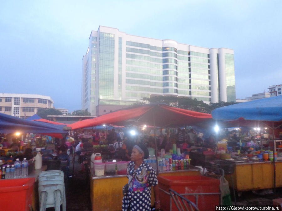 Вечерний рынок / Pasar Buah-Buahan