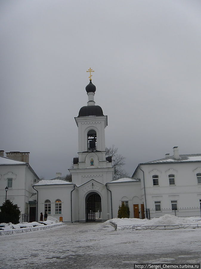 Монастырские ворота с колокольней. Вид изнутри. Полоцк, Беларусь