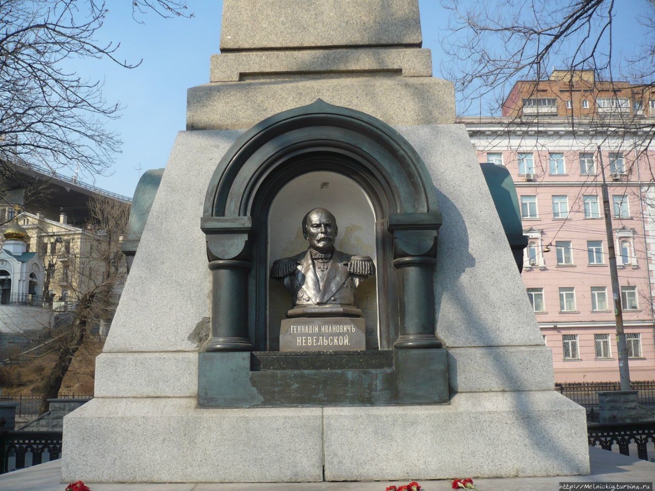 Памятник адмиралу Невельскому Владивосток, Россия