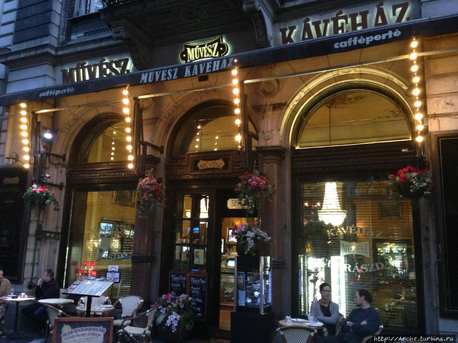Кофейня на проспекте Андраши Будапешт, Венгрия