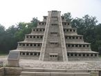 Пекин. Парк Миниатюр.Мексиканская пирамида