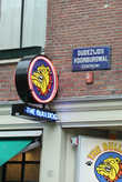 Сеть кофешопов “Bulldog” в Амстердаме.
Деятельность кофешопов регулируется «Опиумным законом» под контролем наркотической полиции Нидерландов.