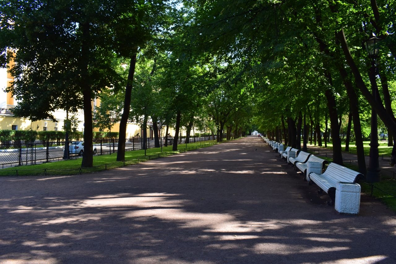 Прогулка по Дворцовой площади и Александровскому саду Санкт-Петербург, Россия