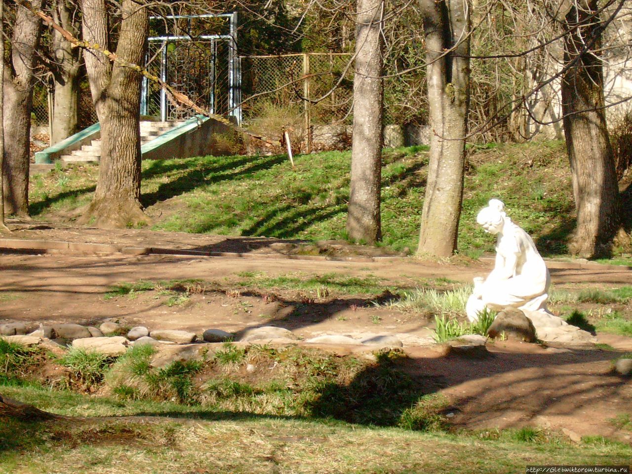 Кисловодск в мае отзывы. Кисловодск в апреле. Кисловодский парк в апреле. Кисловодский парк в мае. Природа Кисловодска в апреле.