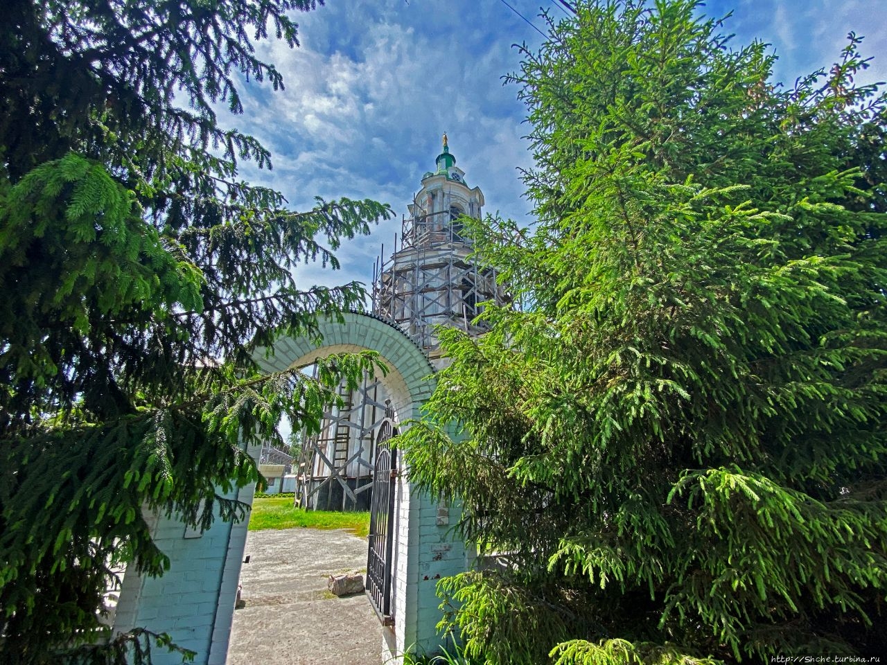 Казацкое барокко. Введенская церковь-колокольня в Ахтырке