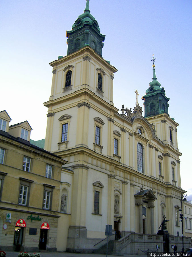 Базилика под покровительством Святого Креста. Именно в этом храме захоронена урна с сердцем Фридерика Шопена. Варшава, Польша