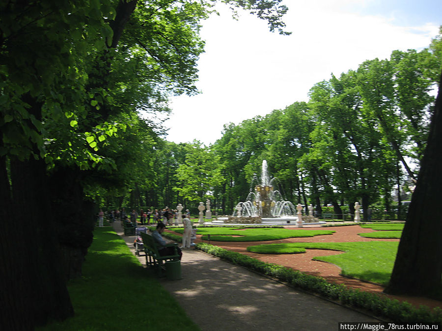 Большой партер. Фонтан «Коронный».