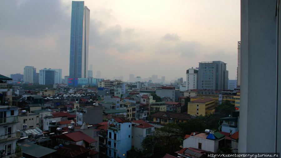 Вид из окна номера отеля Кэндл Ханой, Вьетнам