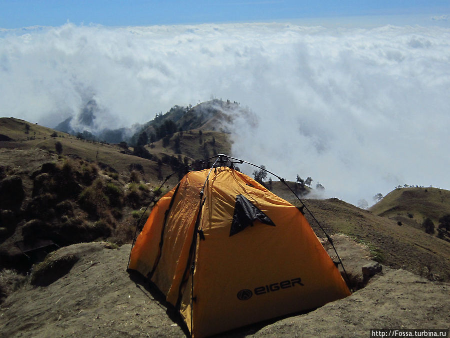 Палатка в облаках Остров Ломбок, Индонезия