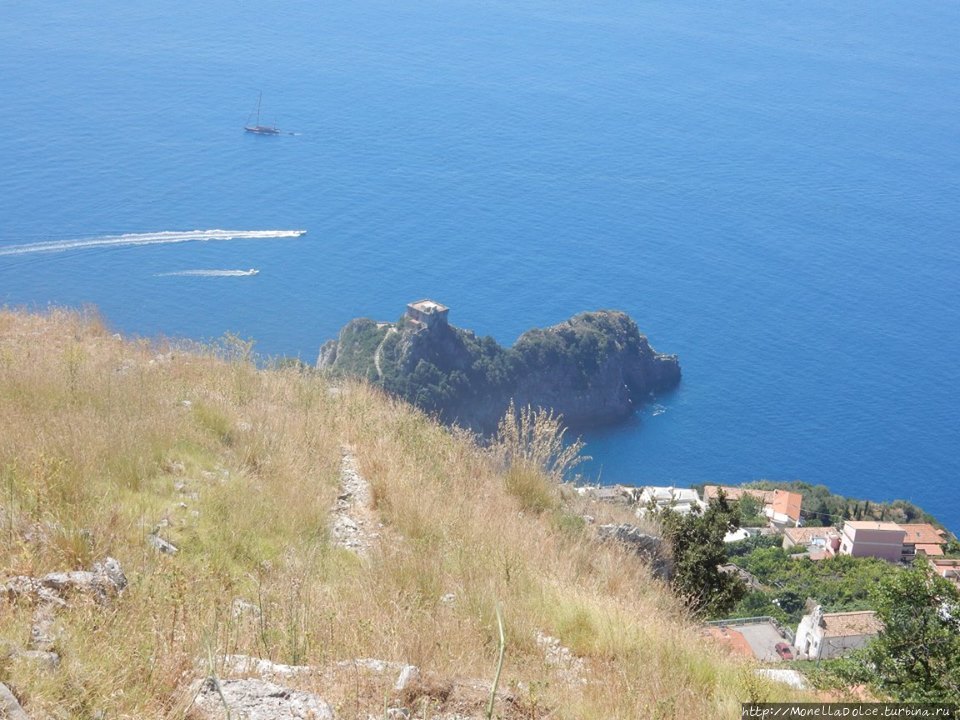 Costiera Amalfitana — панорама от Furore до Conca dei marini Конка-деи-Марини, Италия