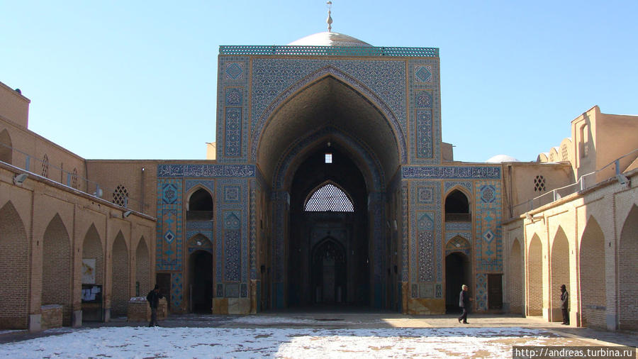 Двор Пятничной мечети Йезд, Иран
