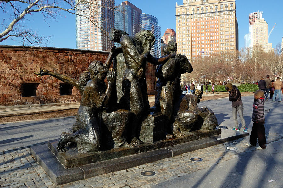 Памятник иммигрантам / The Immigrants