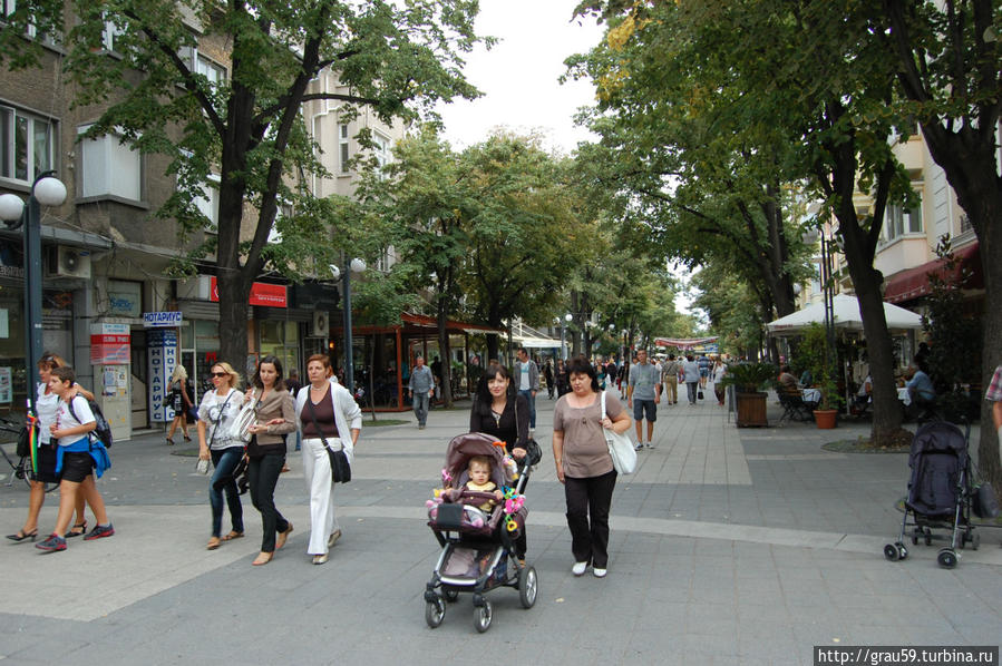 Бургас. Люди на улицах Бургас, Болгария