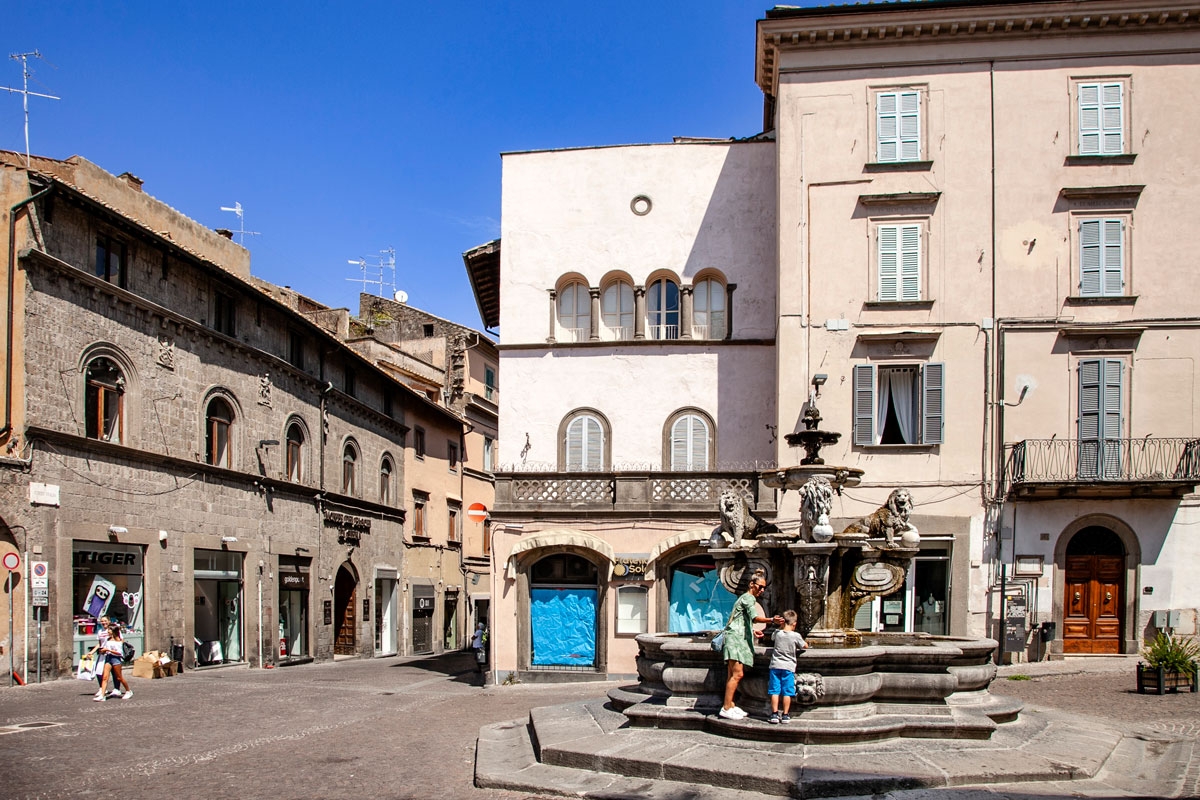 Путешествие в историческом центре города Viterbo Витербо, Италия