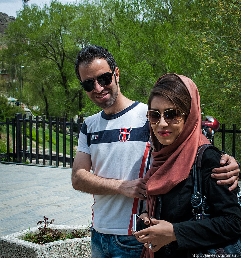 Иран. Первые письмена. Древняя надпись на камнях Хамадан, Иран