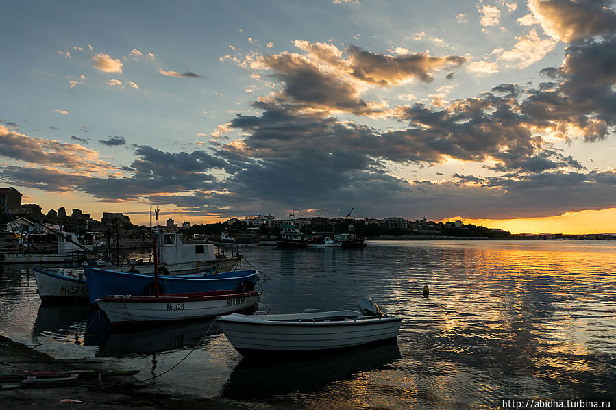 Несебр. Море, лодки и закат Несебр, Болгария