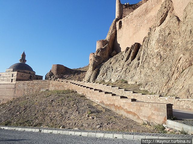 Современный подъезд к Нижней крепости.Вид Трабзон, Турция