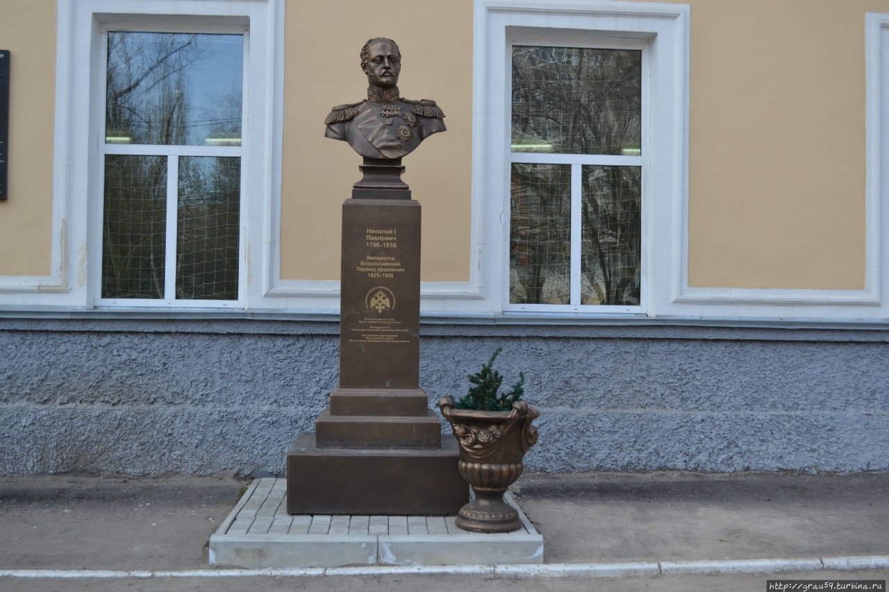 Памятник императору Николаю Первому Саратов, Россия