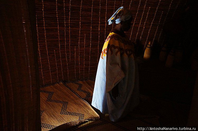 Это тоже не королева, а посетительница Нйанза, Руанда