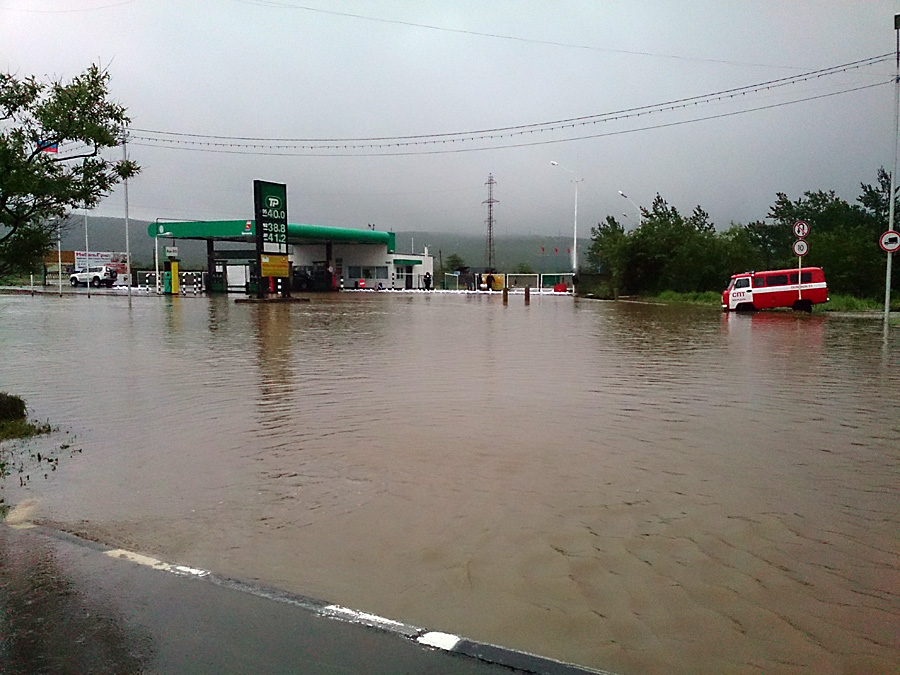 Затопленная главная магистраль Магадана. Магадан, Россия