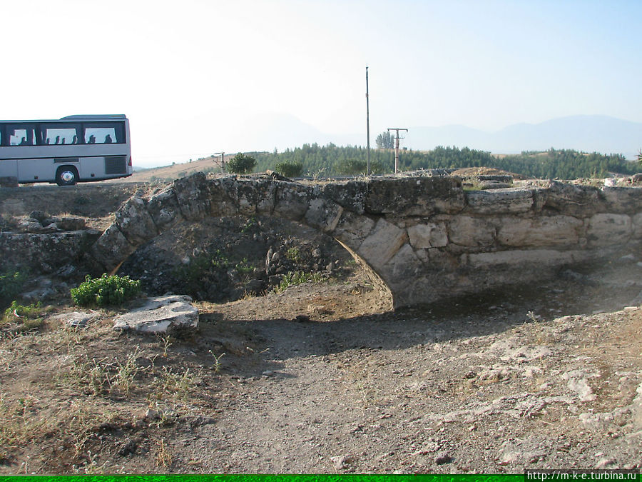 Южные ворота города Памуккале (Иерополь античный город), Турция