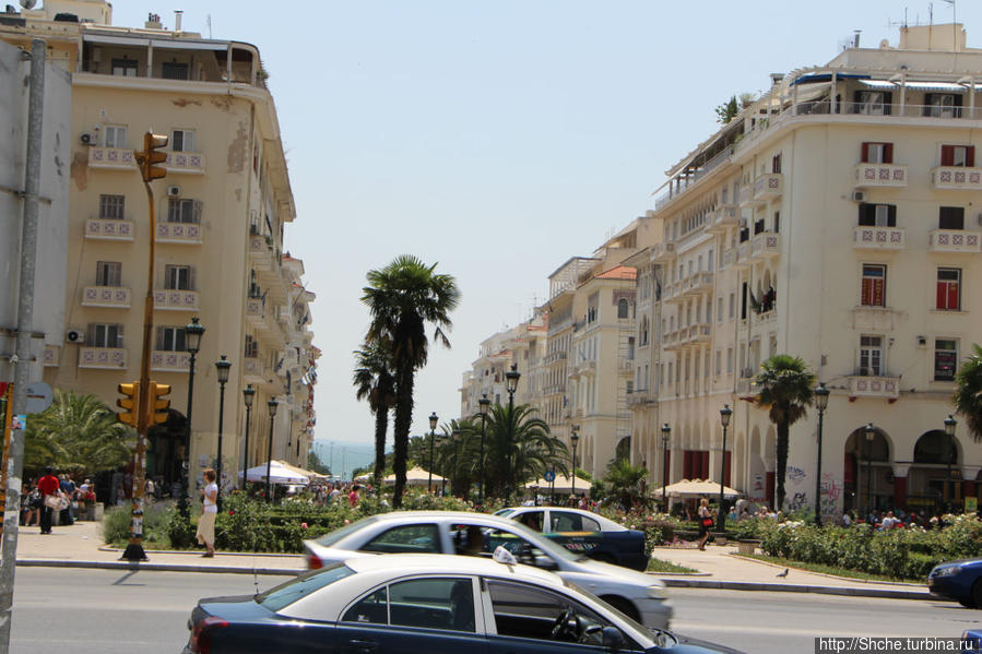 пересекли главную транспортную артерию Салоник — улицу Egnatia