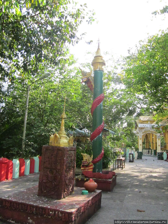 Kandawgyi Lake monastery Янгон, Мьянма