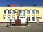 Вокзал Белогорска на многих ранних фото бирюзового цвета. А вот сейчас восстановлена историческая правда в окраске