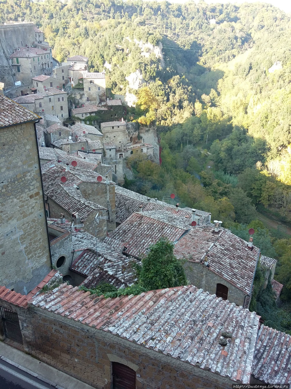 Этрусские города на туфовых скалах Тосканы Тоскана, Италия