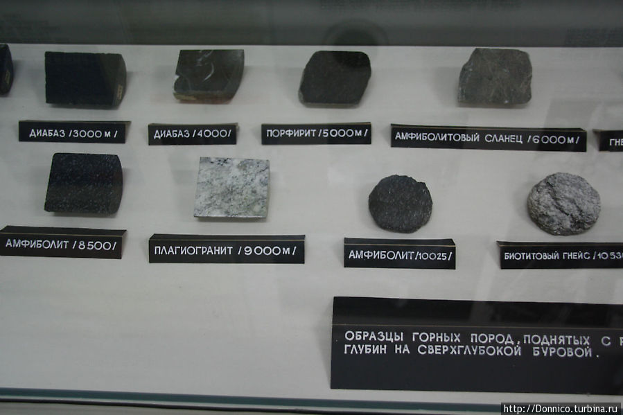 некоторые из найденных на большой глубине пород Мурманск, Россия