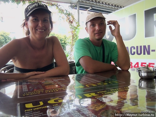 Слева участница третьего 