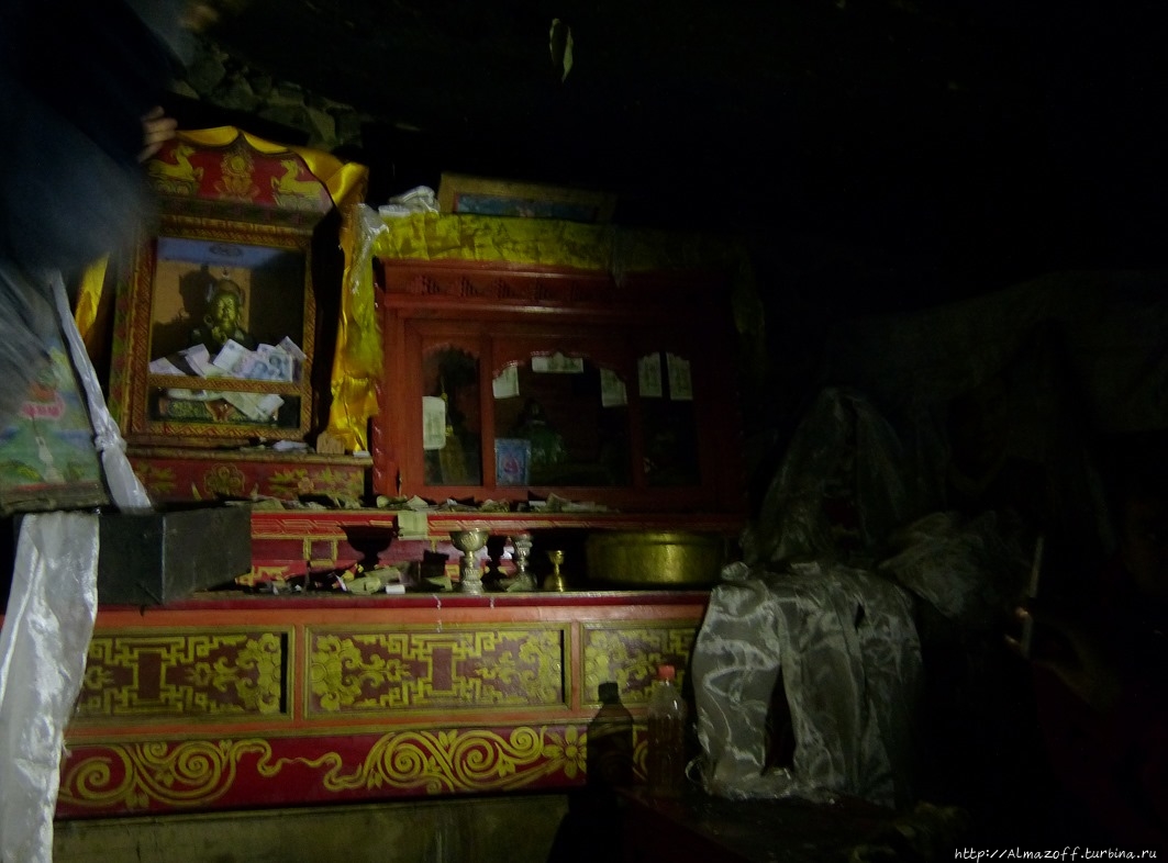 Пещера Миларепы в Ньяламе, Тибет. Катманду, Непал