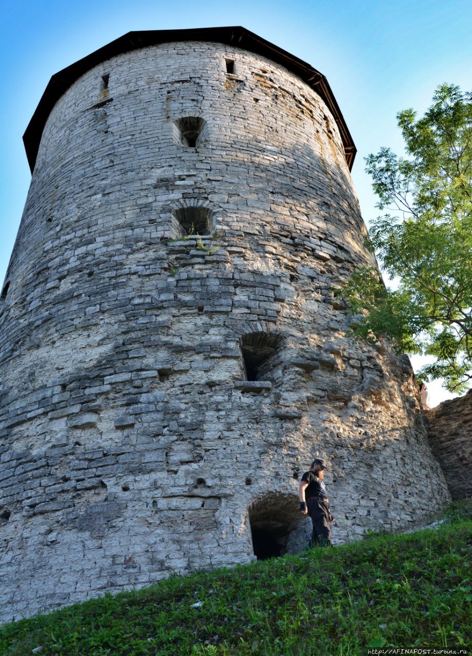 Фото гремячей башни в пскове