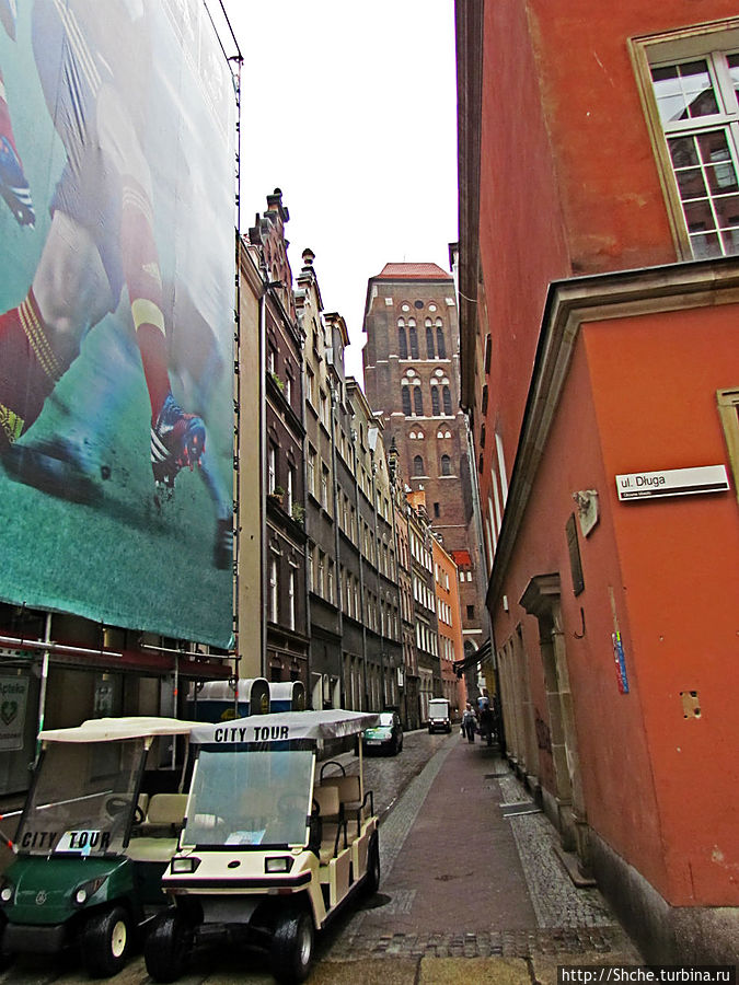 в старый город уходят узкие улочки Гданьск, Польша