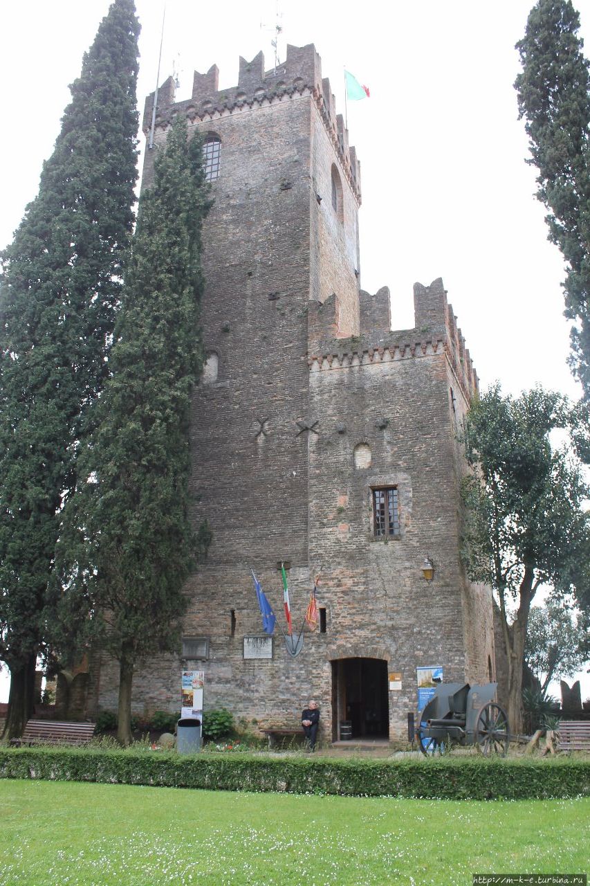 Замок Конельяно — Городской музей Конельяно, Италия