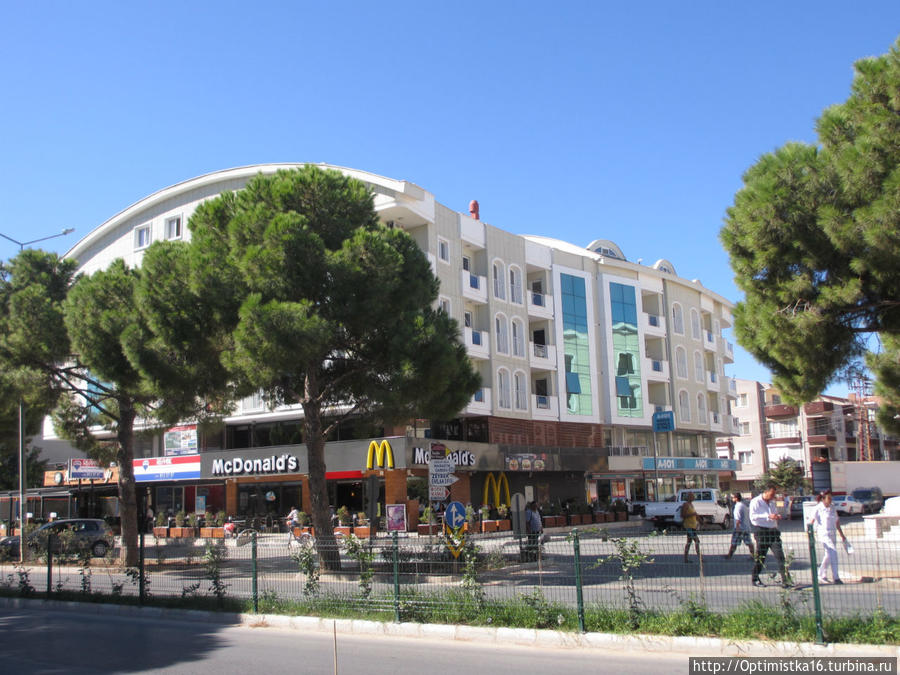 Наша центральная улица — бульвар Ататюрка Дидим, Турция