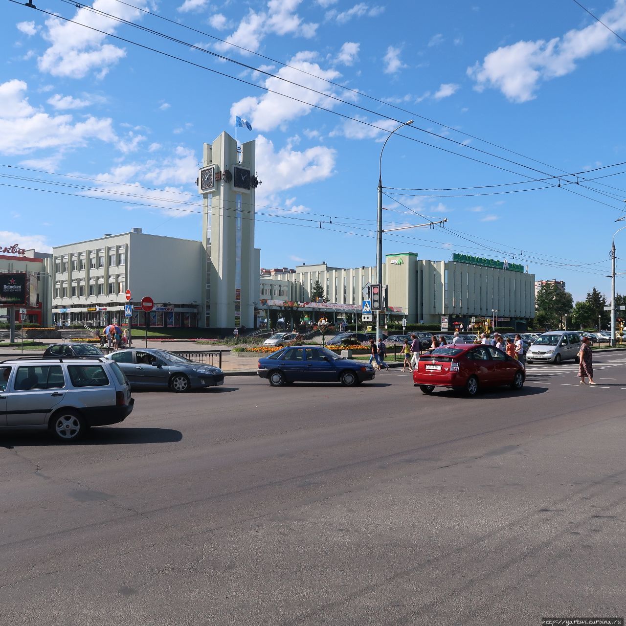 Но мы продолжаем свой путь по Советской улице через проспект Машерова к набережной реки Мухавец. Брест, Беларусь