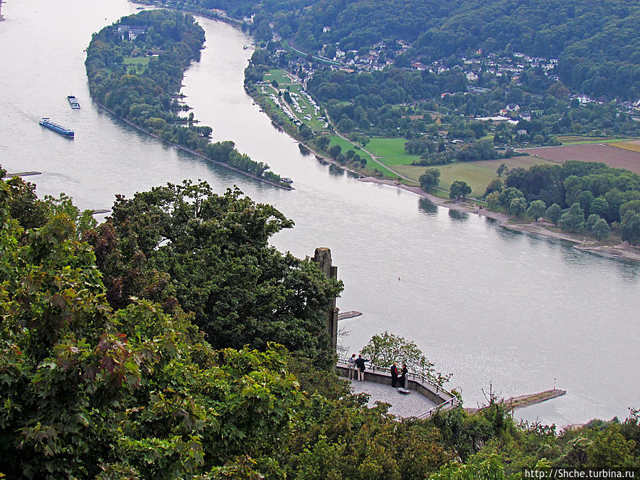 Виды на Рейн, внизу заметили смотровую площадку Кёнигсвинтер, Германия