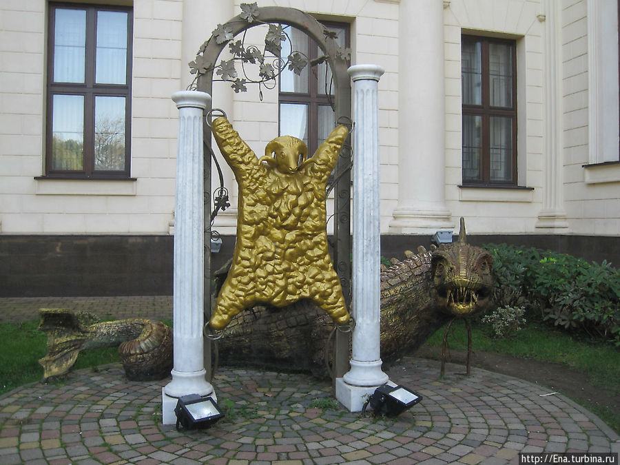Скульптуры на площади Искусств. Золотое руно Сочи, Россия