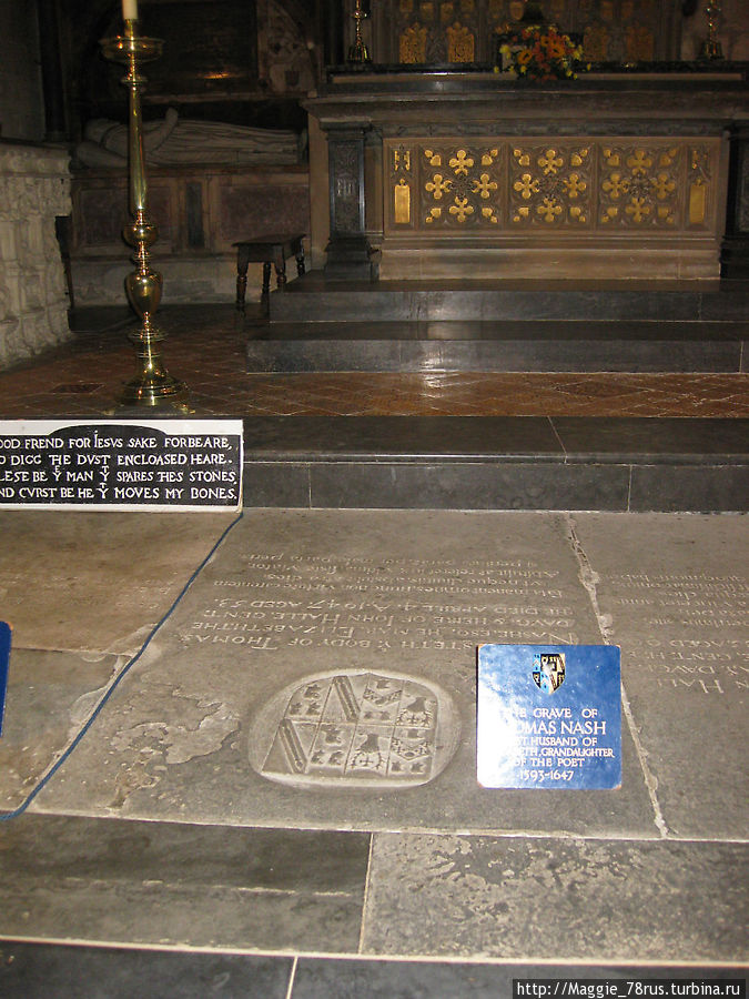 На могиле Шекспира в Церкви Святой Троицы Стратфорд-на-Эйвоне, Великобритания