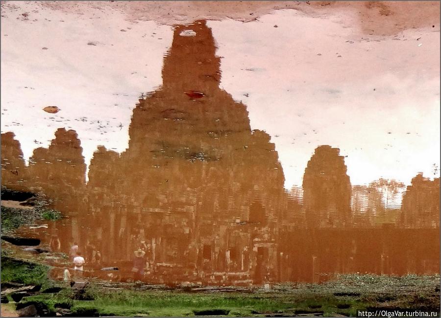Байон и его отражение Провинция Сиемреап, Камбоджа