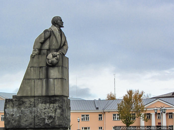 Ильич, которого возил Гуго Ялава. Обратите внимание, он не с кепкой, а с шапкой-ушанкой, север всё-таки. Петрозаводск, Россия