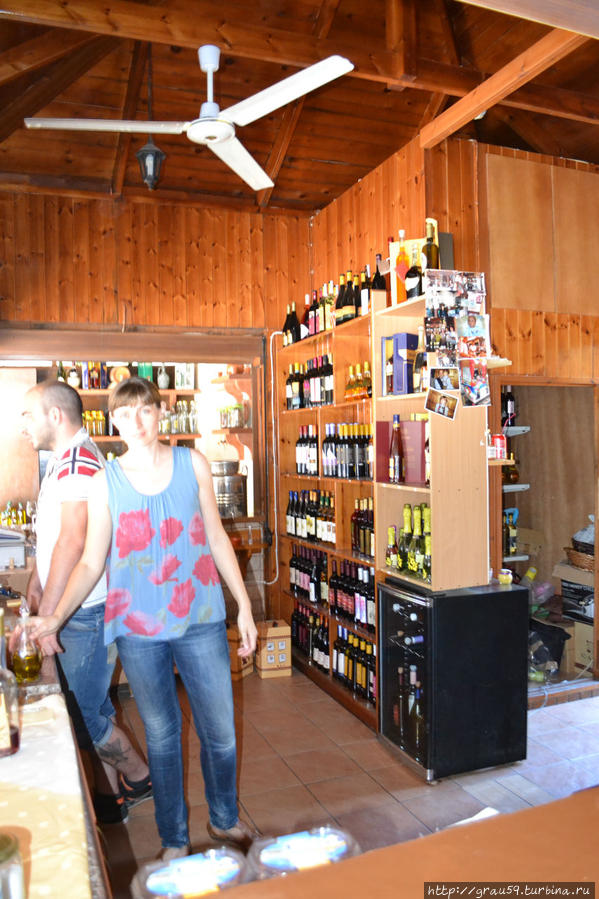 Вино с золотом пить не стали — ограничились традиционными Эмбона, остров Родос, Греция
