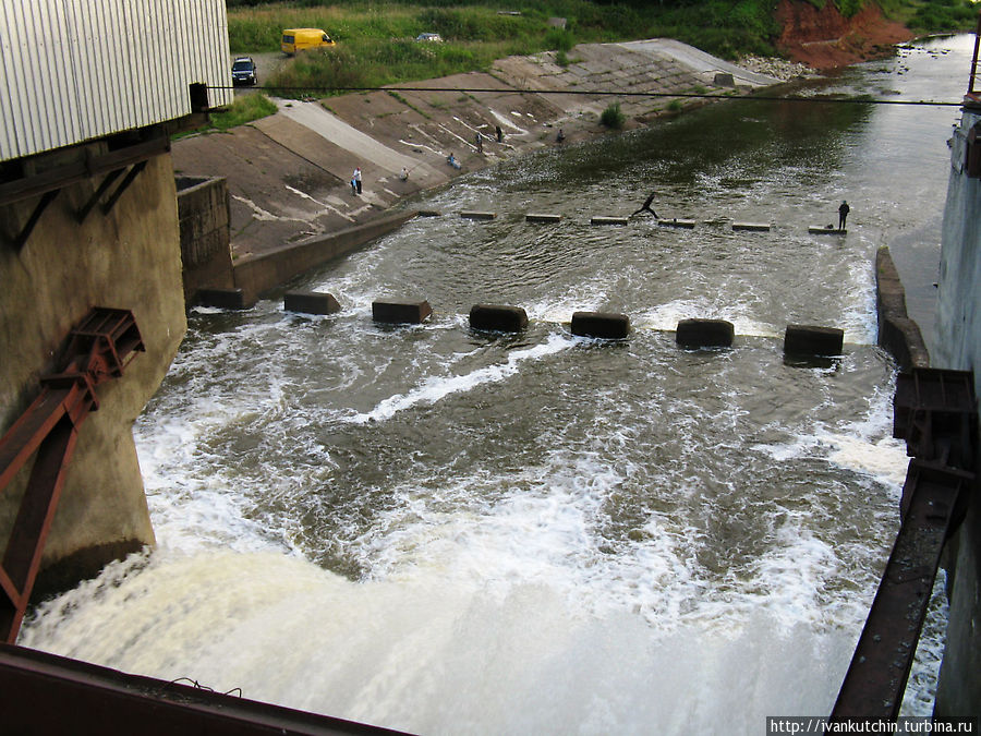 Водосброс плотины на реке Белая Холуница