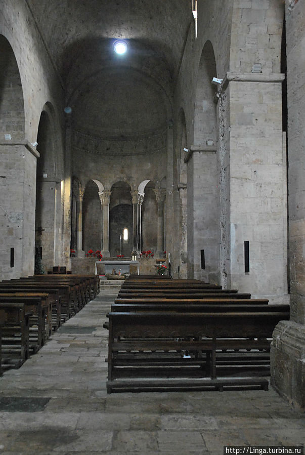Романская церковь святого Петра в Бесалу Бесалу, Испания