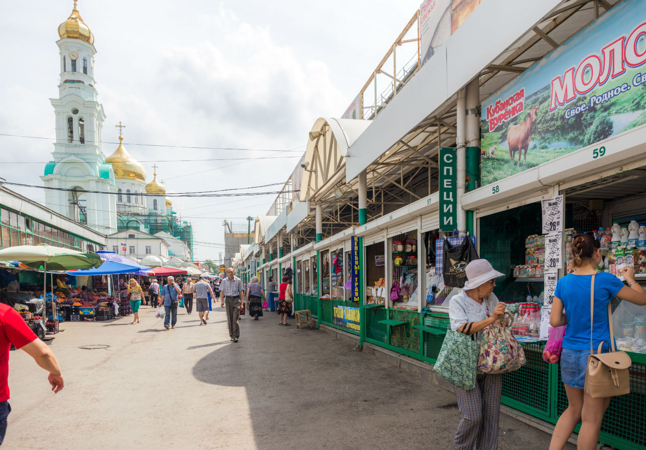 Рынок находится в самом центре старого города сразу за главным храмом. Несмотря на обилие туристов здесь очень не любят фотографов. Ростов-на-Дону, Россия