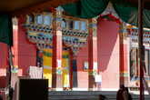Главный  вход  в  храм.