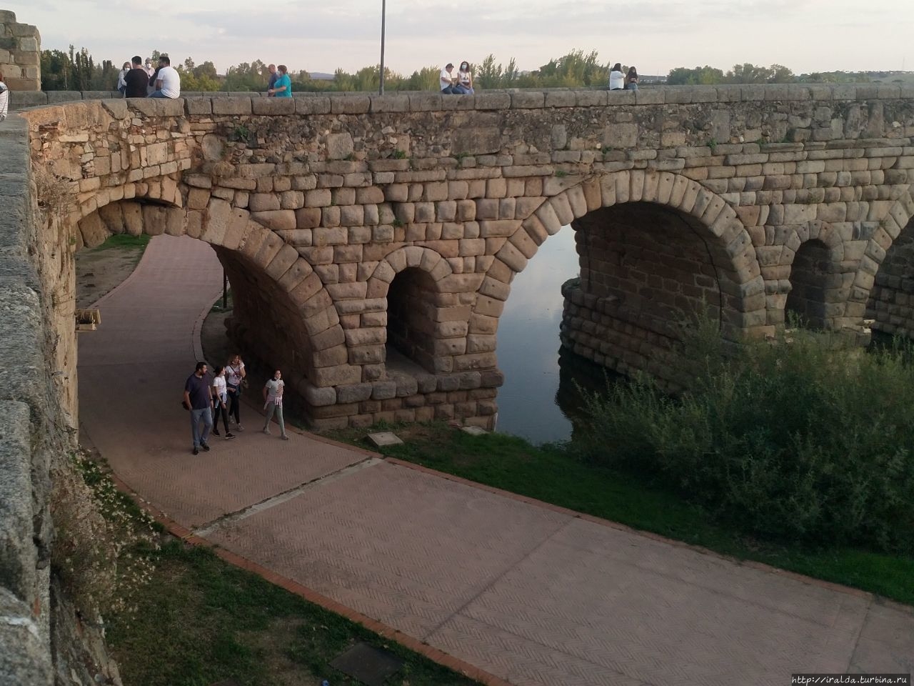 Римский мост через реку Гуардиана Мерида, Испания