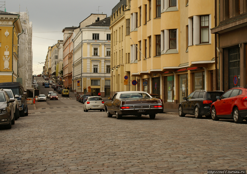 Улочка в районе Kasarmitori Хельсинки, Финляндия